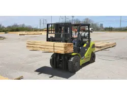 2025 CLARK S40L