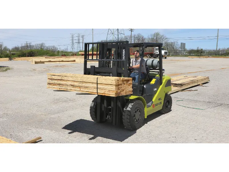 2025 CLARK S40L