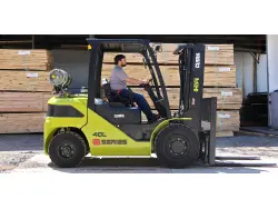 2025 CLARK S40L