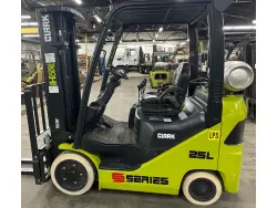 2023 CLARK S25C