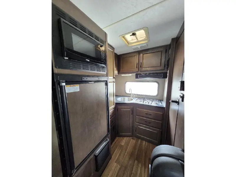 2020 THOR MOTOR COACH FOUR WINDS MAJESTIC 19G