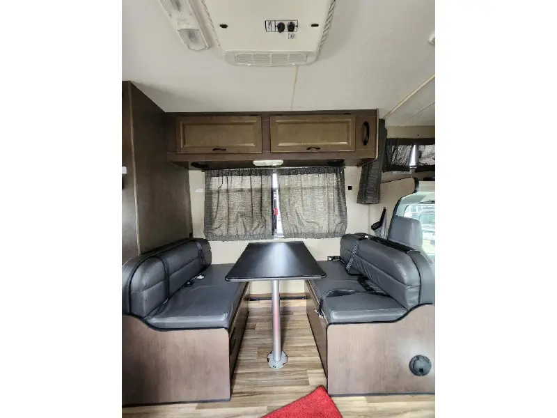 2020 THOR MOTOR COACH FOUR WINDS MAJESTIC 19G