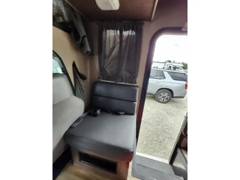 2020 THOR MOTOR COACH FOUR WINDS MAJESTIC 19G