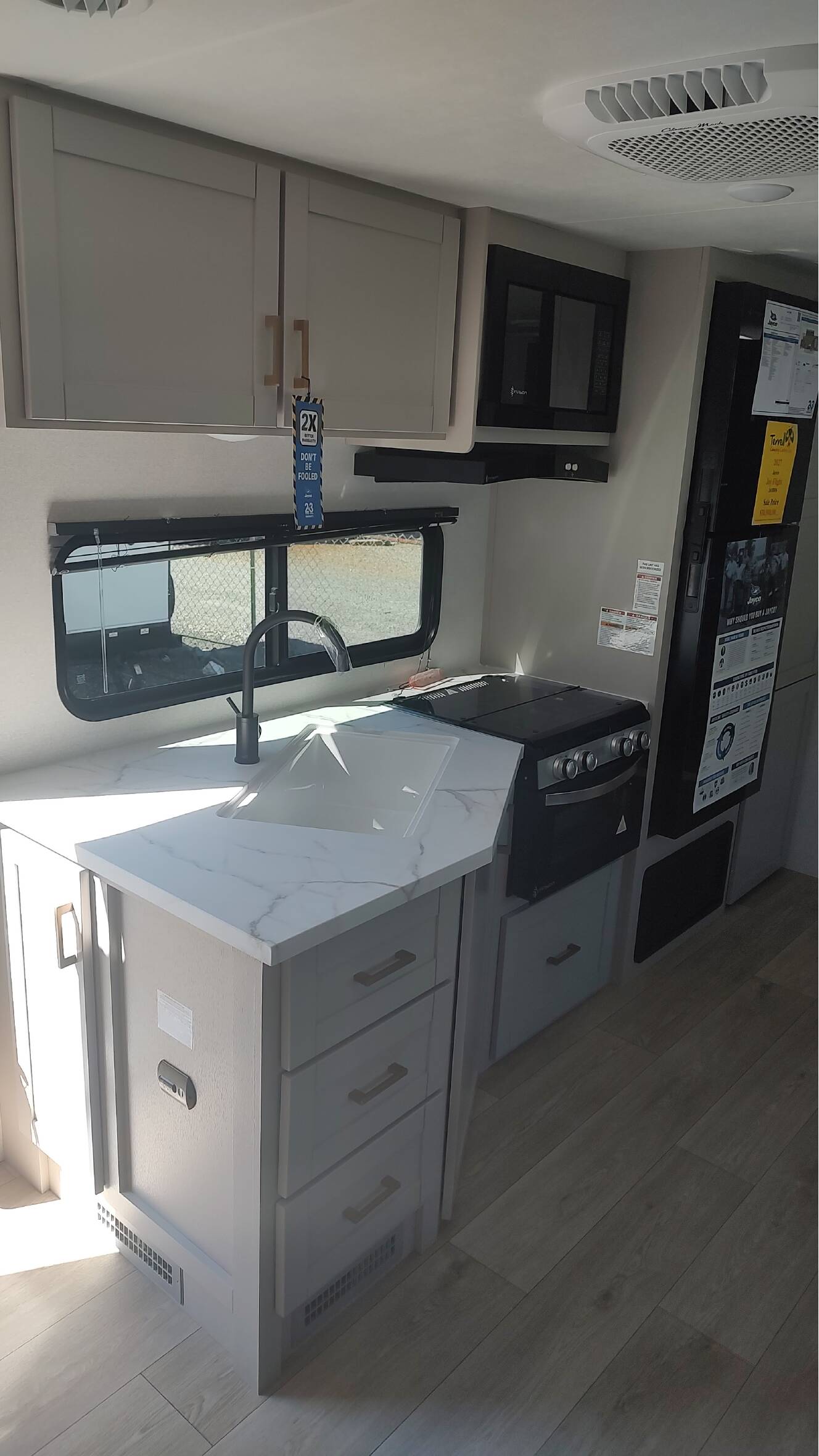 A photo of this 2027 Jayco Jay Flight 261BHS