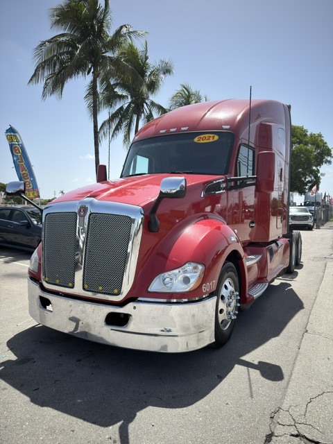2021 KENWORTH T680 in Miami, FL