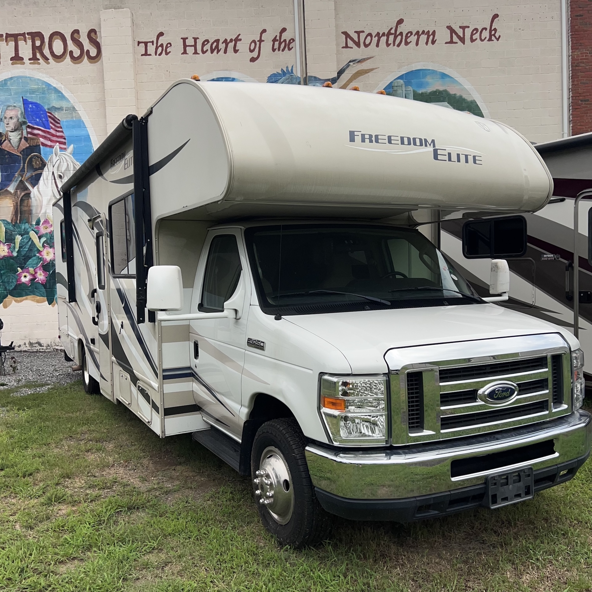 2014 Thor Motor Coach FREEDOM ELITE 28Z in montross VA