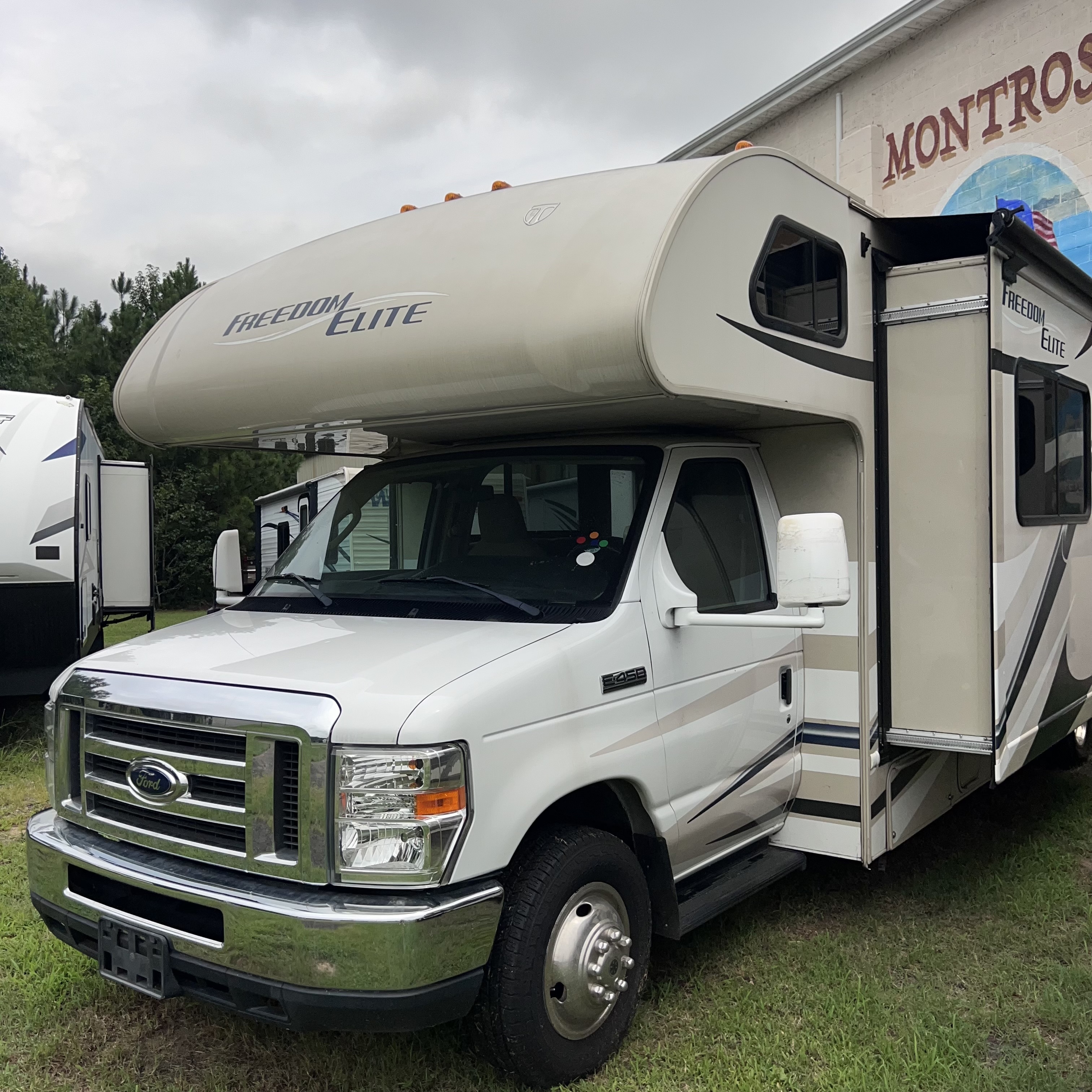 2014 Thor Motor Coach FREEDOM ELITE 28Z in montross VA
