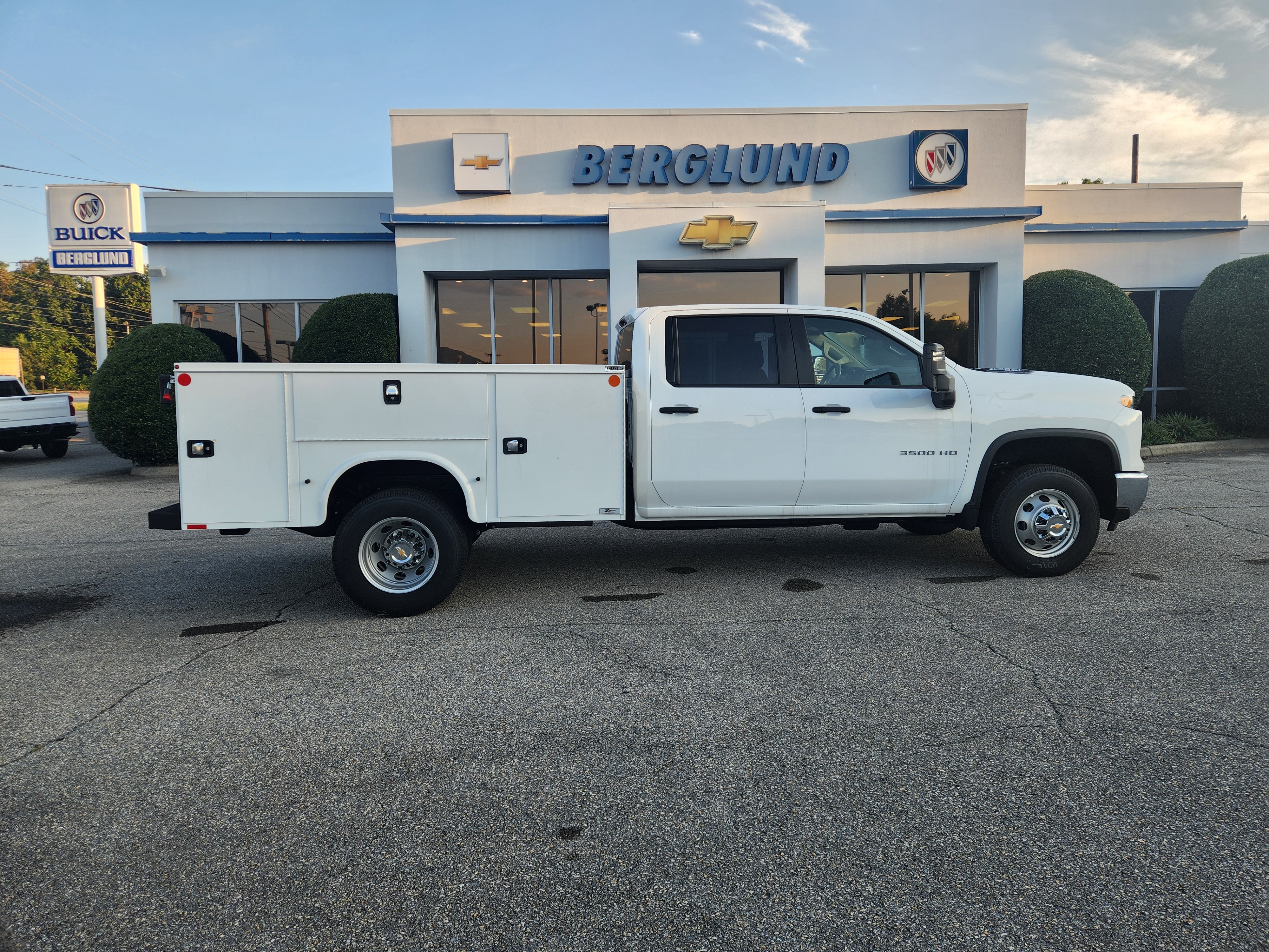 2025 CHEVROLET SILVERADO 3500 CREW CAB 9' DRW SERVICE BODY in Roanoke, VA