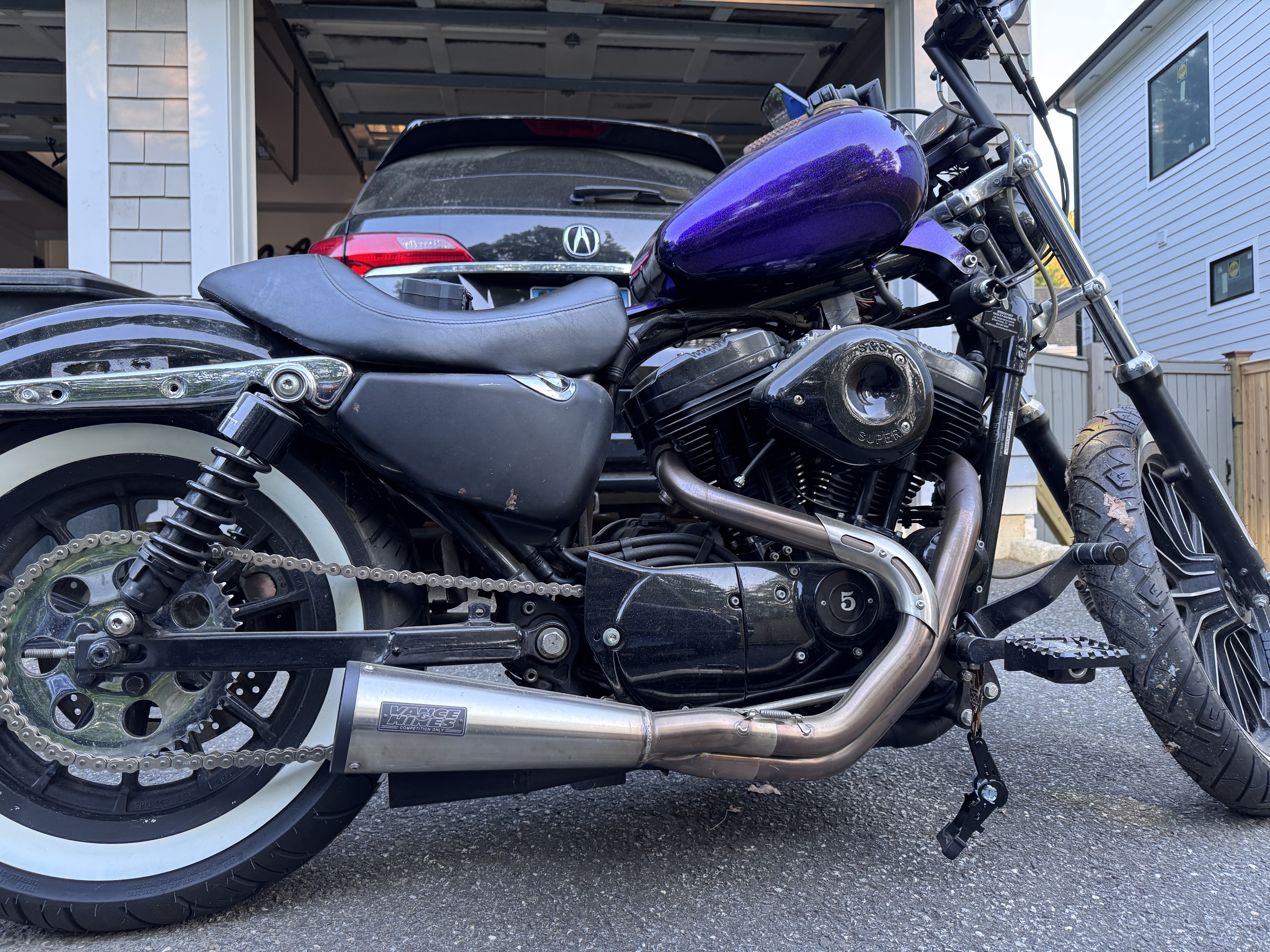 2004 Harley-Davidson SPORTSTER 883 CUSTOM Custom motorcycle
