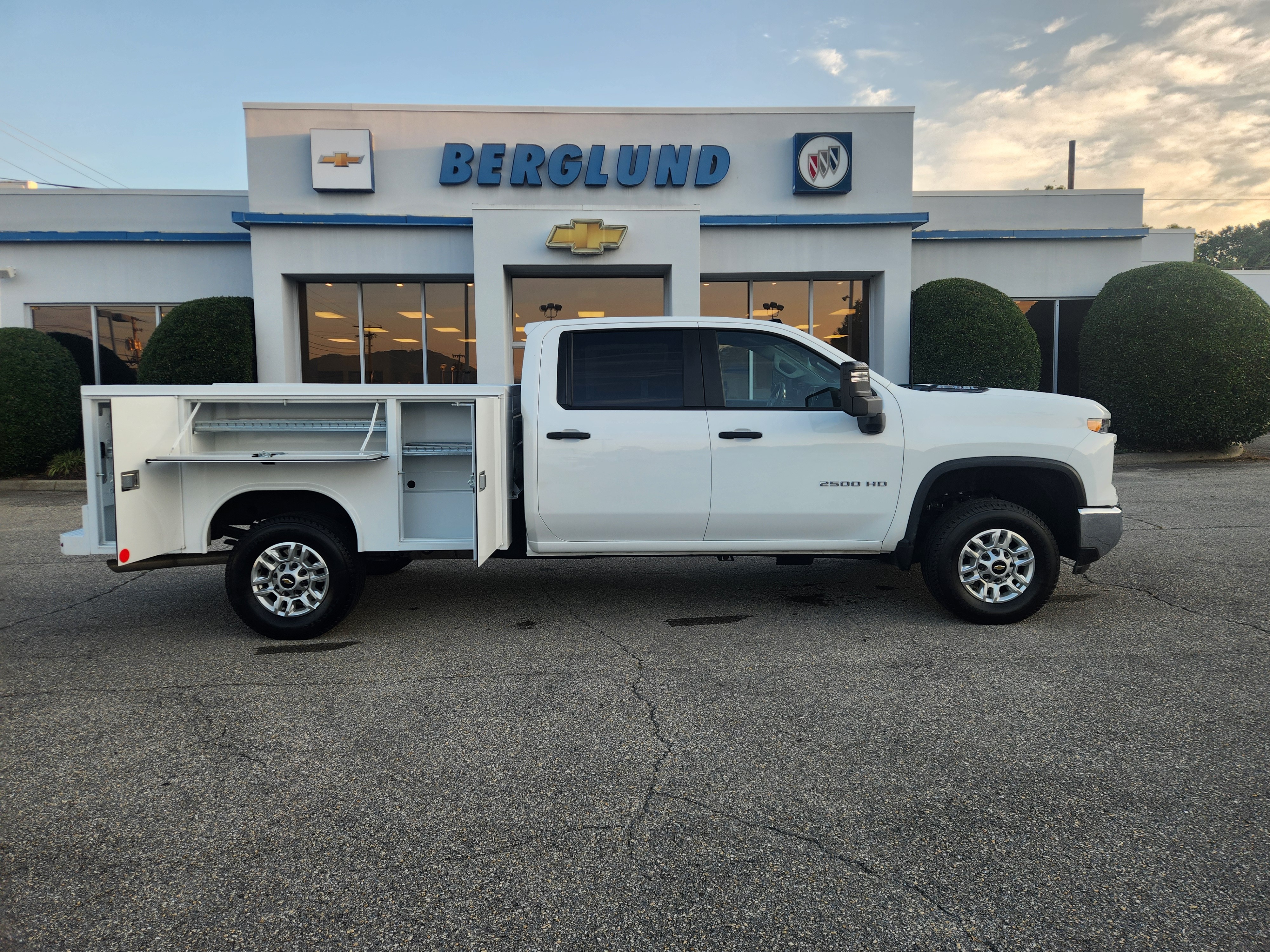 2026 CHEVROLET SILVERADO 2500 4WD 8' SERVICE BODY in Roanoke, VA