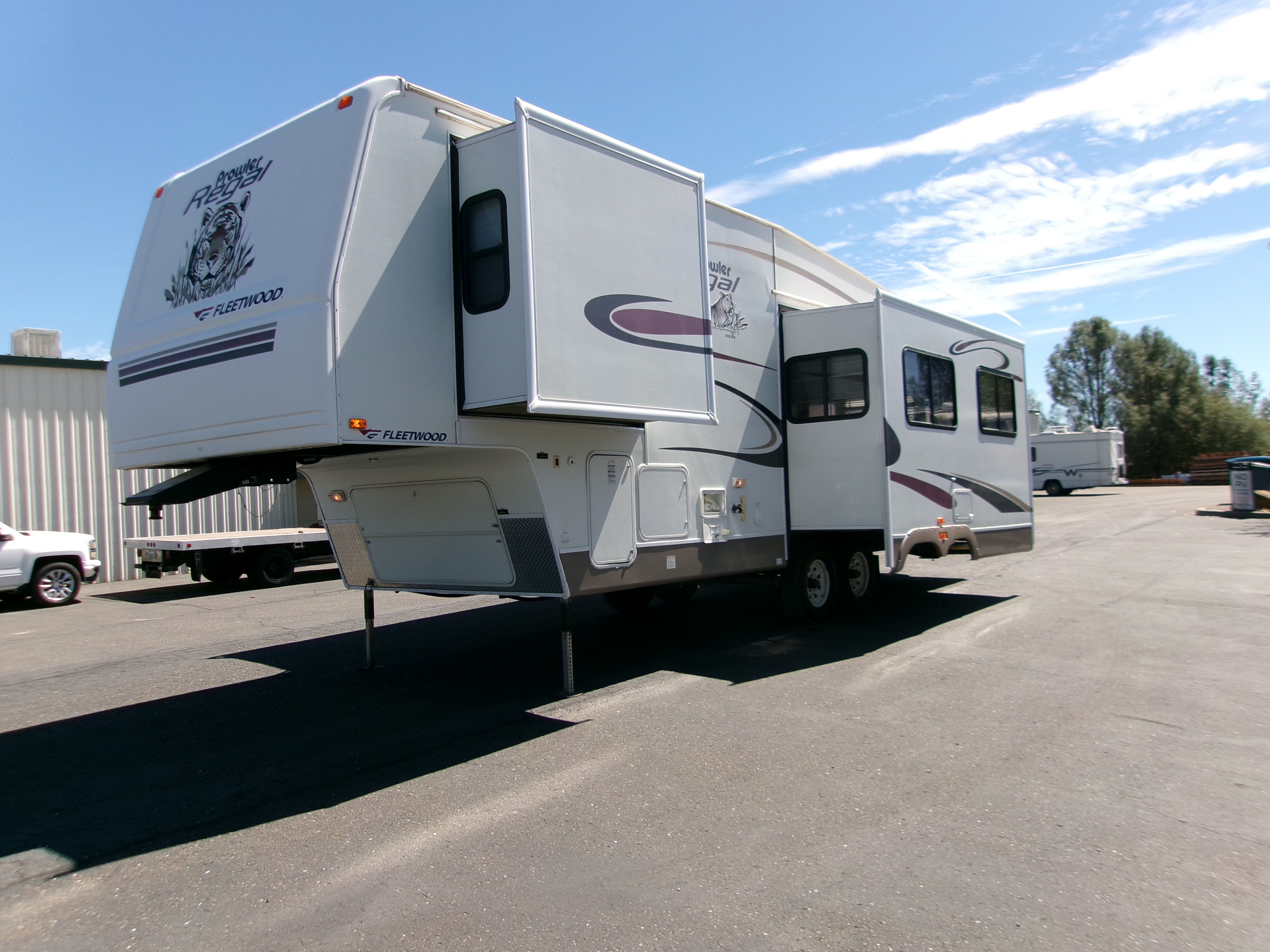 2005 Fleetwood PROWLER 305RLDS in placerville CA