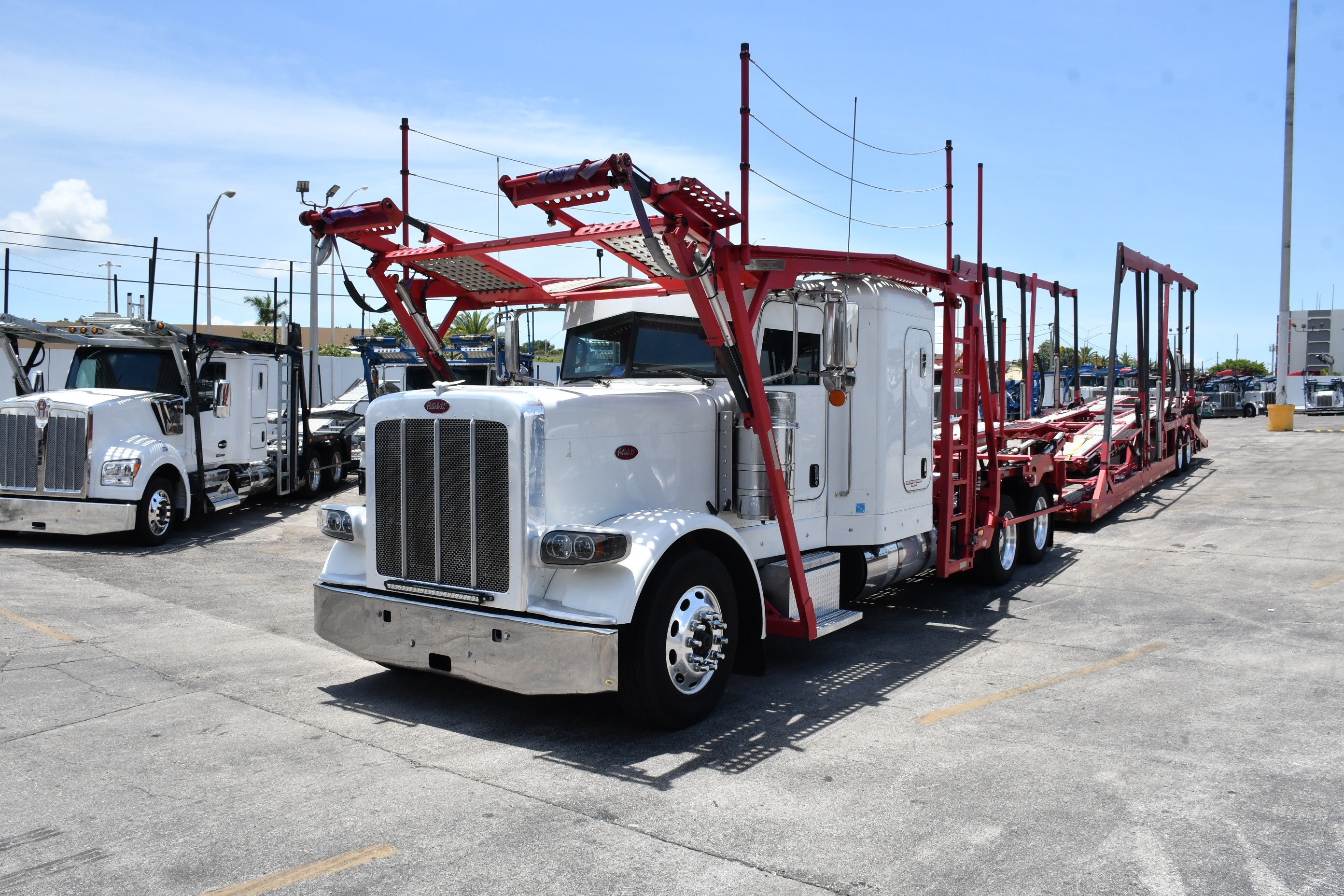 2016 PETERBILT 389 in Miami, FL