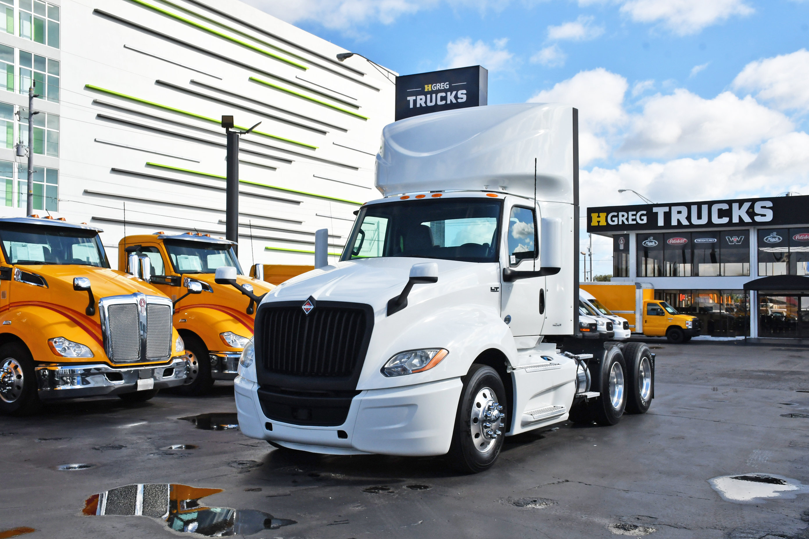 2020 INTERNATIONAL LT625 in Miami, FL