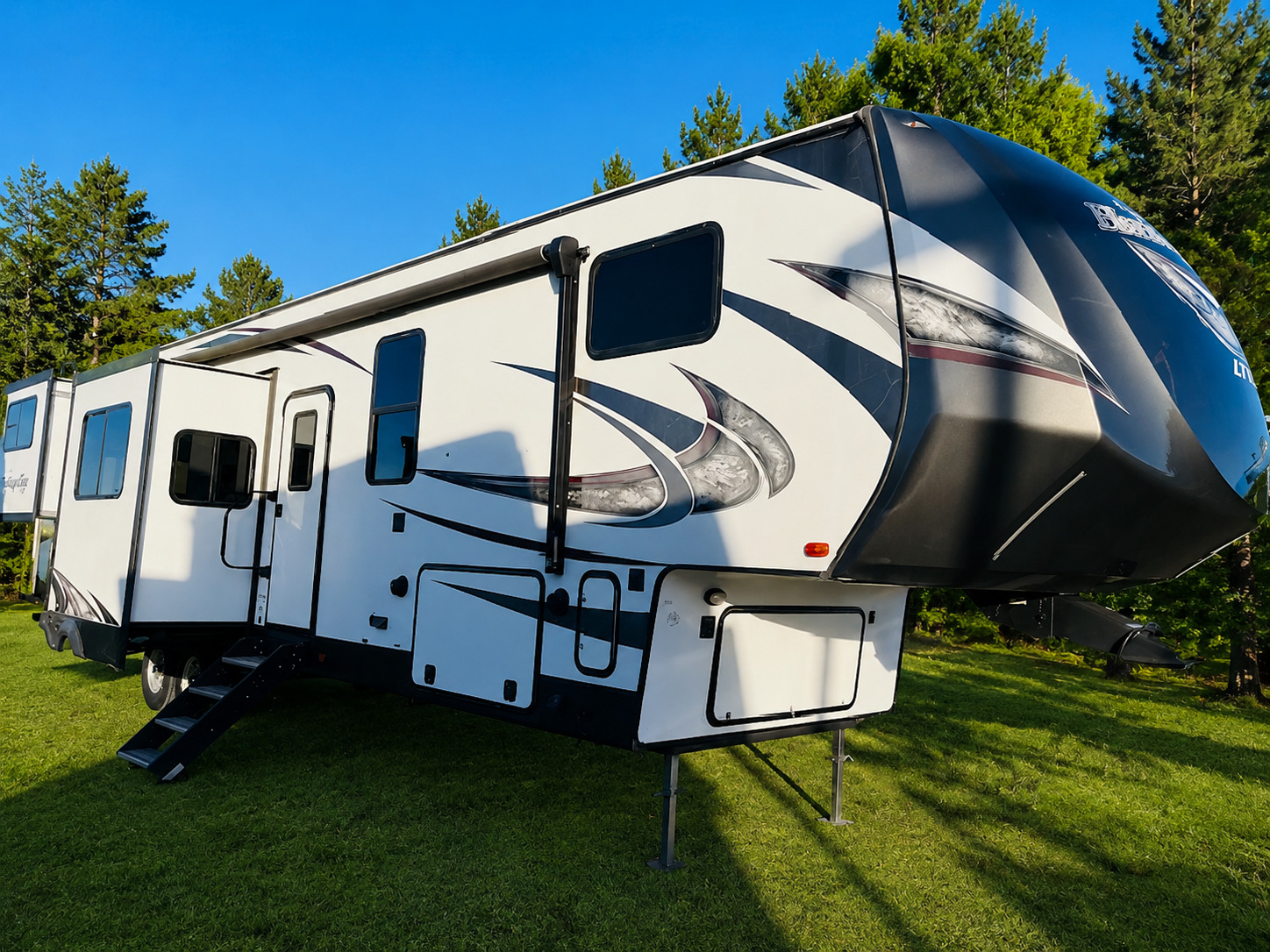 Used 2018 Forest River Wildwood Heritage Glen 372RD For Sale in