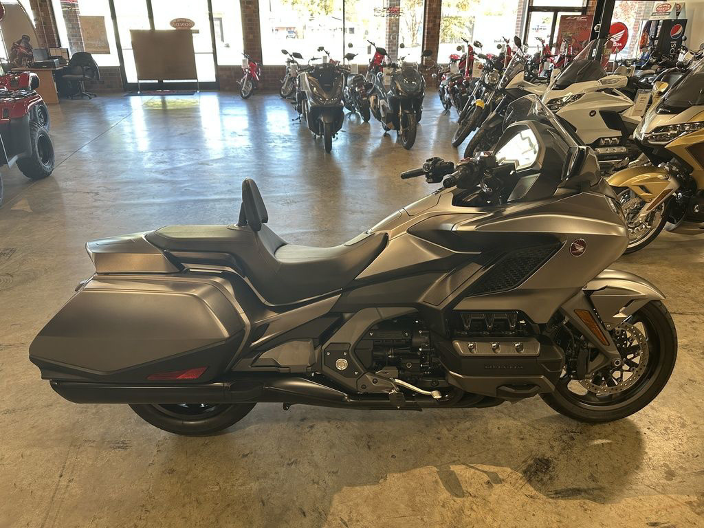 2018 Honda Gold Wing Automatic DCT Matte Majestic Silver AUTOMATIC DCT in Asheboro, NC