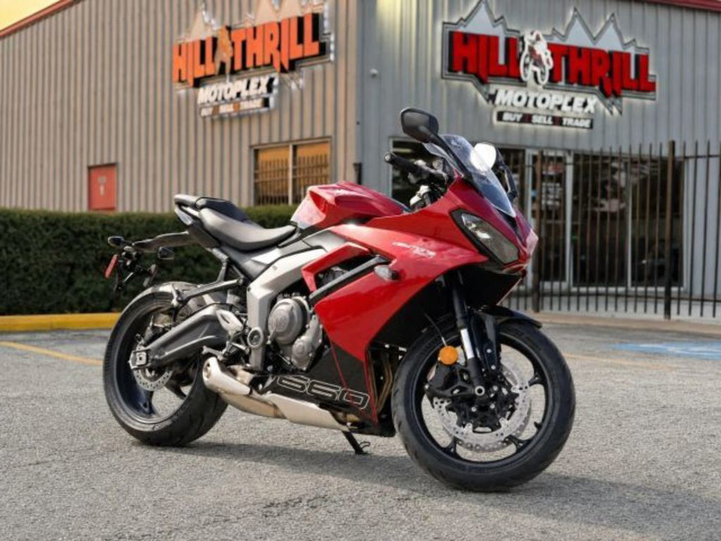 2025 Triumph Daytona 660 Snowdonia WhiteSapphire Black 660 in Houston, TX