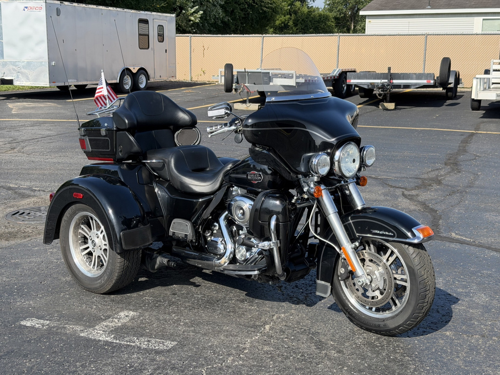 2013 Harley-Davidson FLHTCUTG ULTRA CLASSIC in Monroe, MI