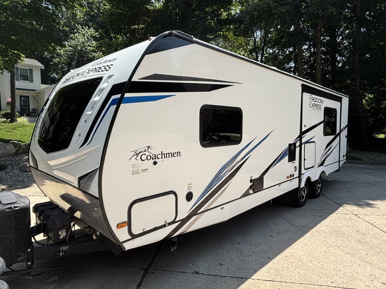 A photo of this 2023 Coachmen FREEDOM EXPRESS ULTRA LITE 274RKS