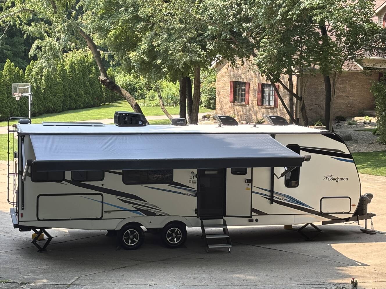 A photo of this 2023 Coachmen FREEDOM EXPRESS ULTRA LITE 274RKS