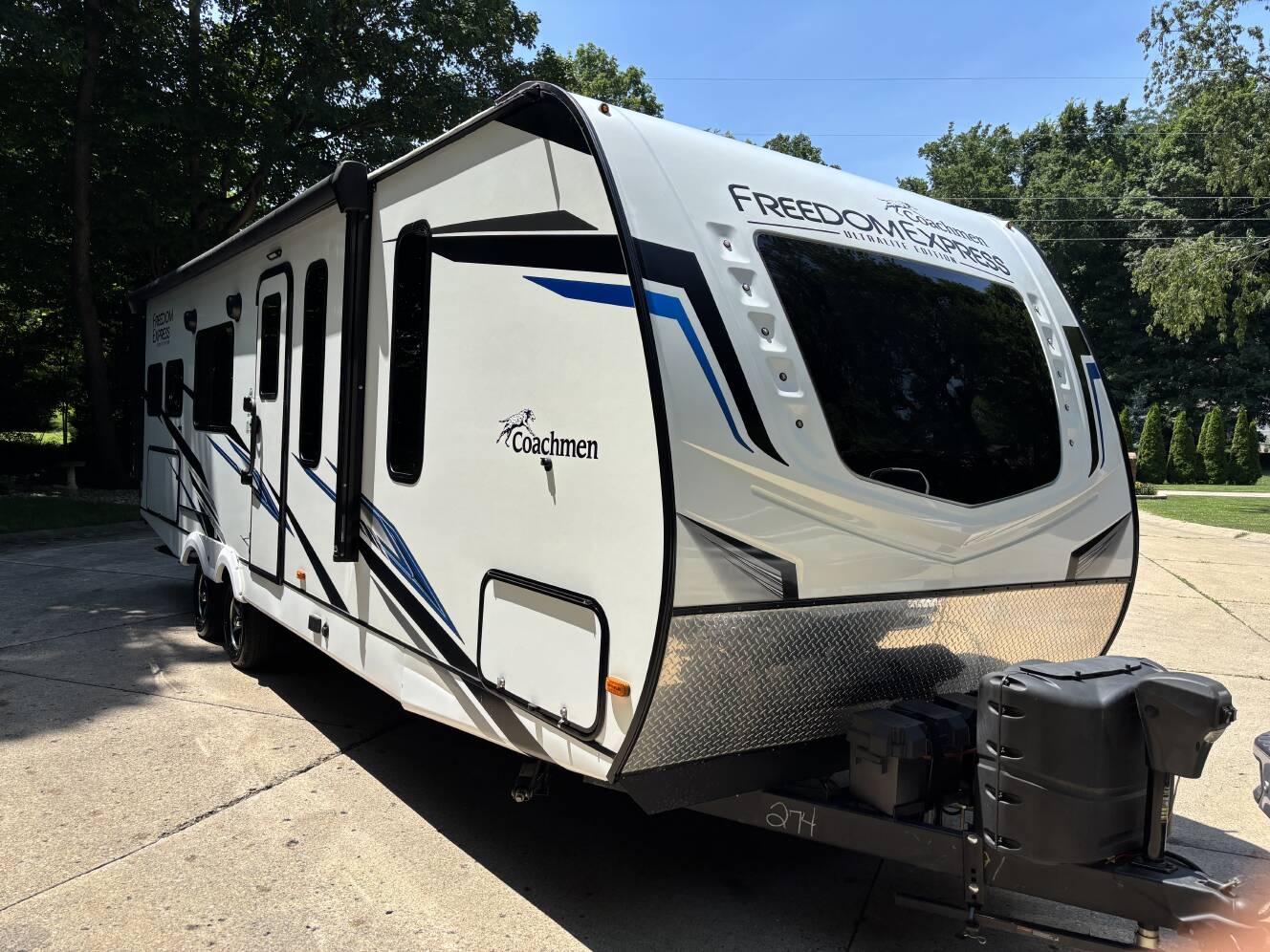 A photo of this 2023 Coachmen FREEDOM EXPRESS ULTRA LITE 274RKS