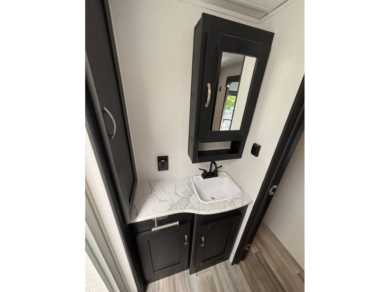 A photo of this 2023 Coachmen FREEDOM EXPRESS ULTRA LITE 274RKS