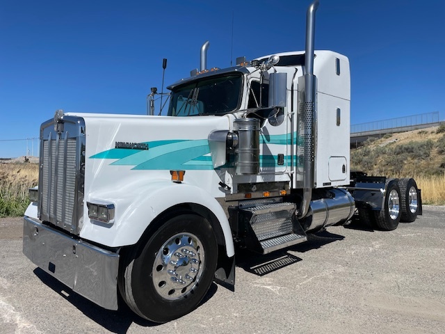 2000 KENWORTH W900 in Salt Lake City, UT