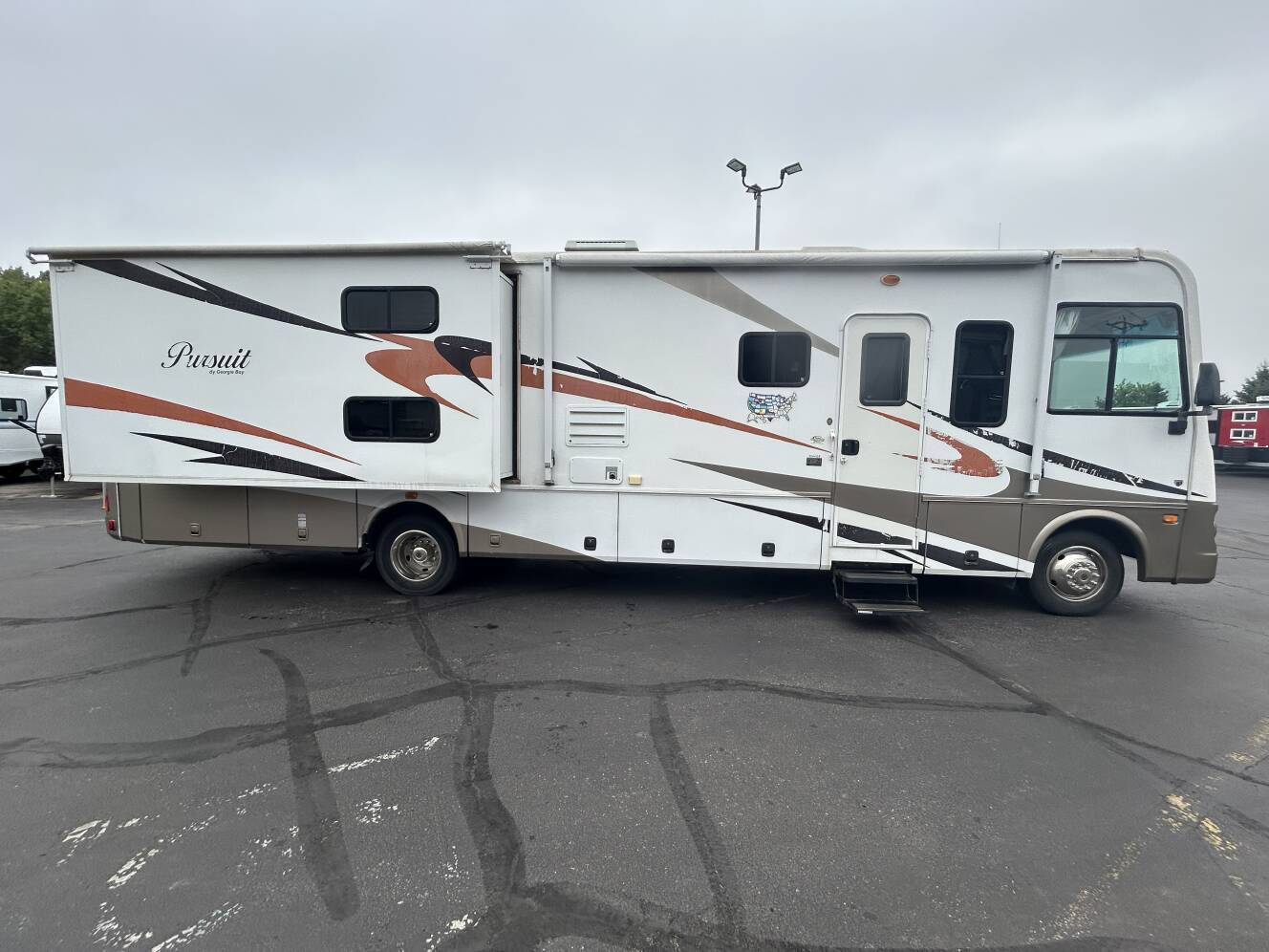 A photo of this 2007 Georgie Boy Pursuit 3540DS