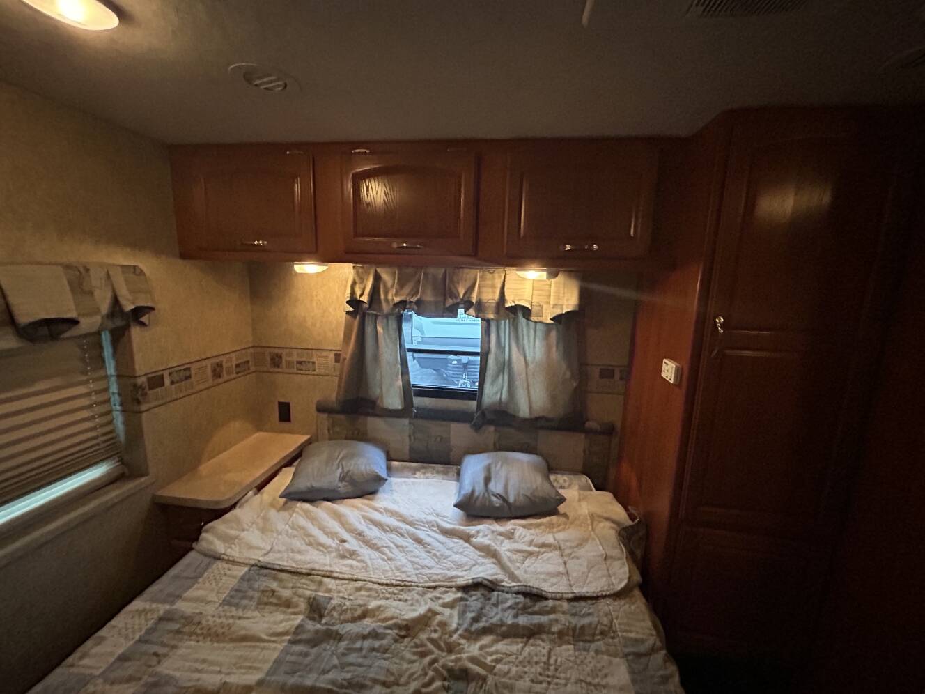 A photo of this 2007 Georgie Boy Pursuit 3540DS