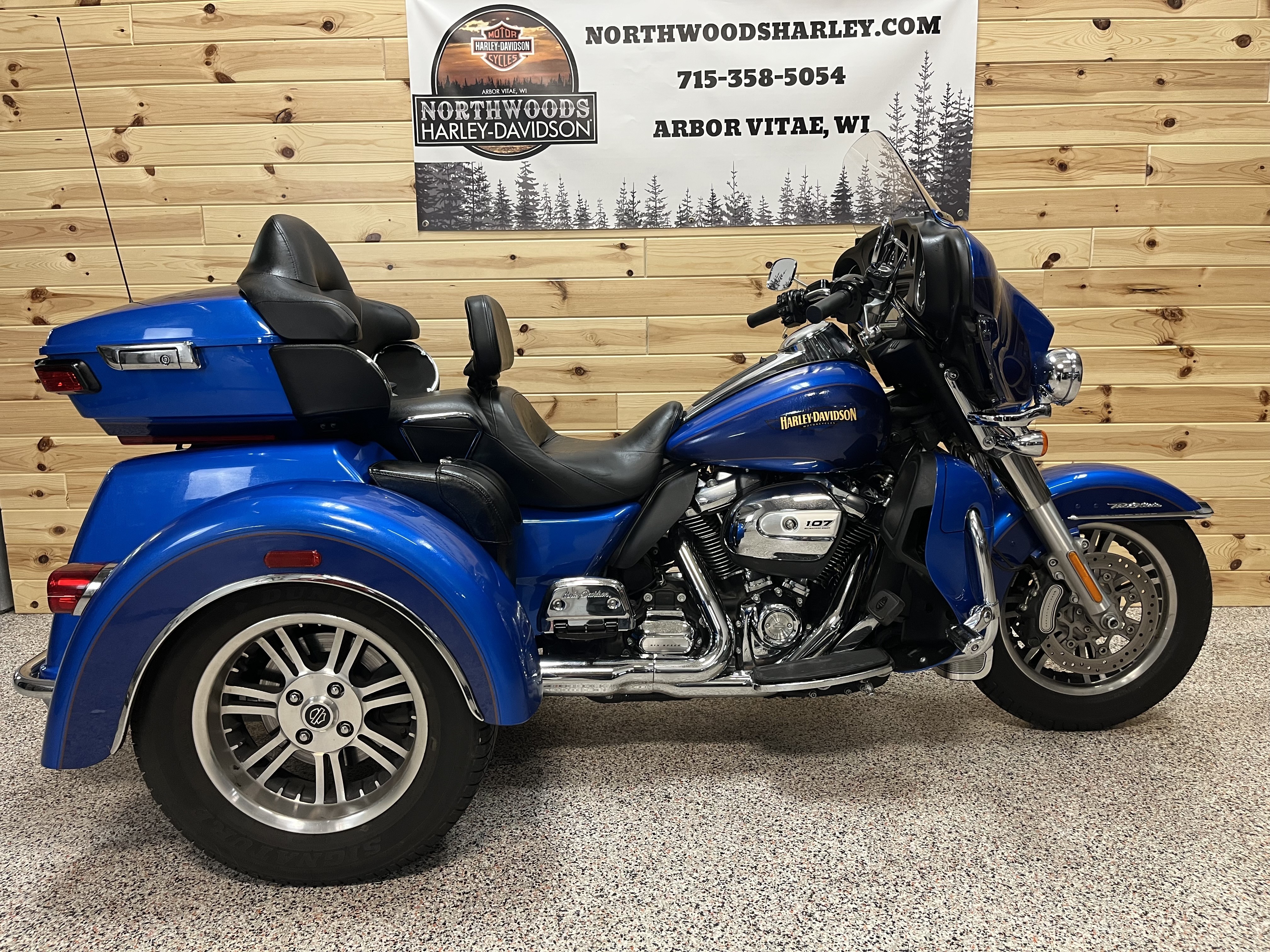2017 Harley-Davidson Tri Glide® Ultra ULTRA CLASSIC in Woodruff, WI