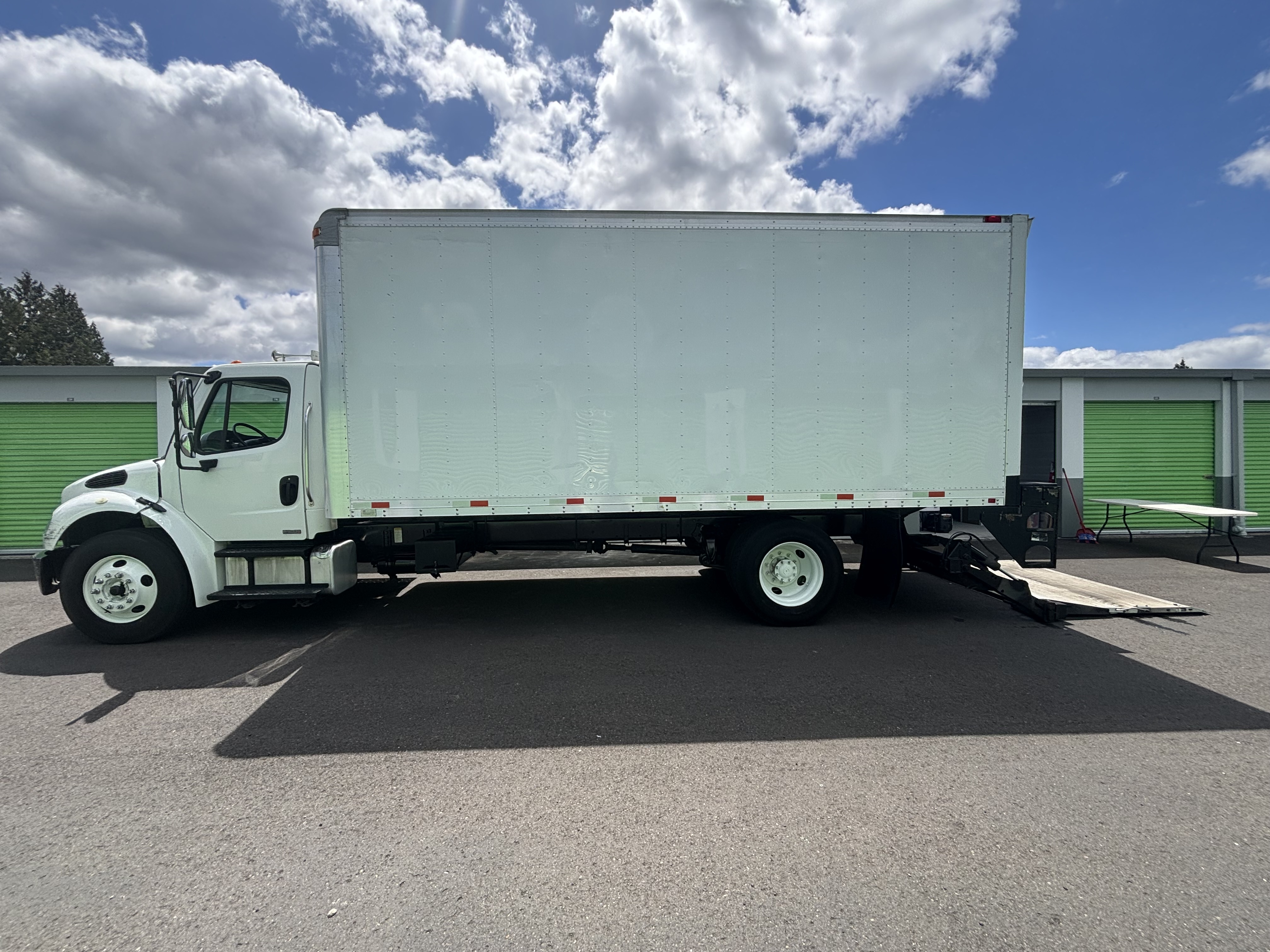 2009 FREIGHTLINER BUSINESS CLASS M2 106 in Bellevue, OH