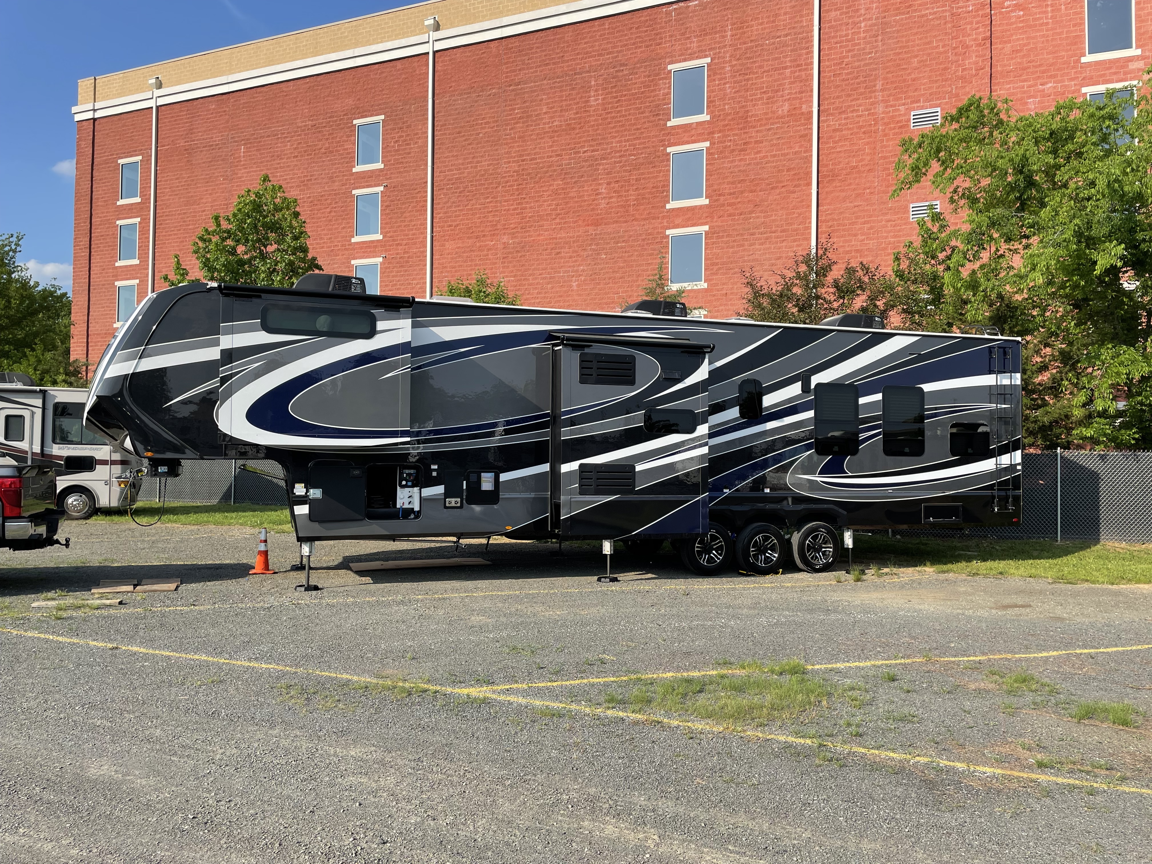 2022 Grand Design MOMENTUM 381MS RV