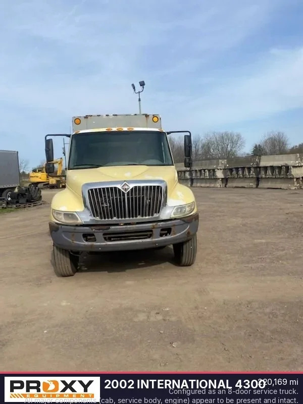 2002 INTERNATIONAL 4300 in Akron, OH