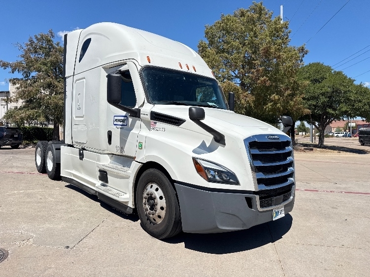 2022 FREIGHTLINER CASCADIA 126 in Lansing, MI