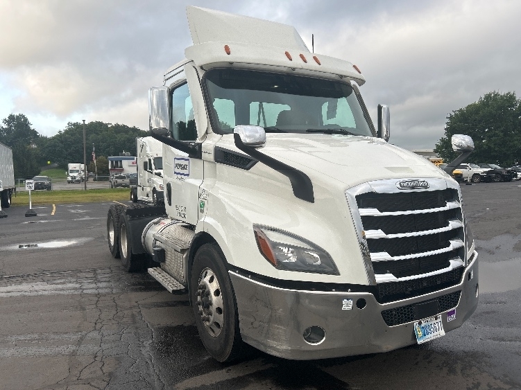 2020 FREIGHTLINER CASCADIA 116 in Wilkes Barre, PA
