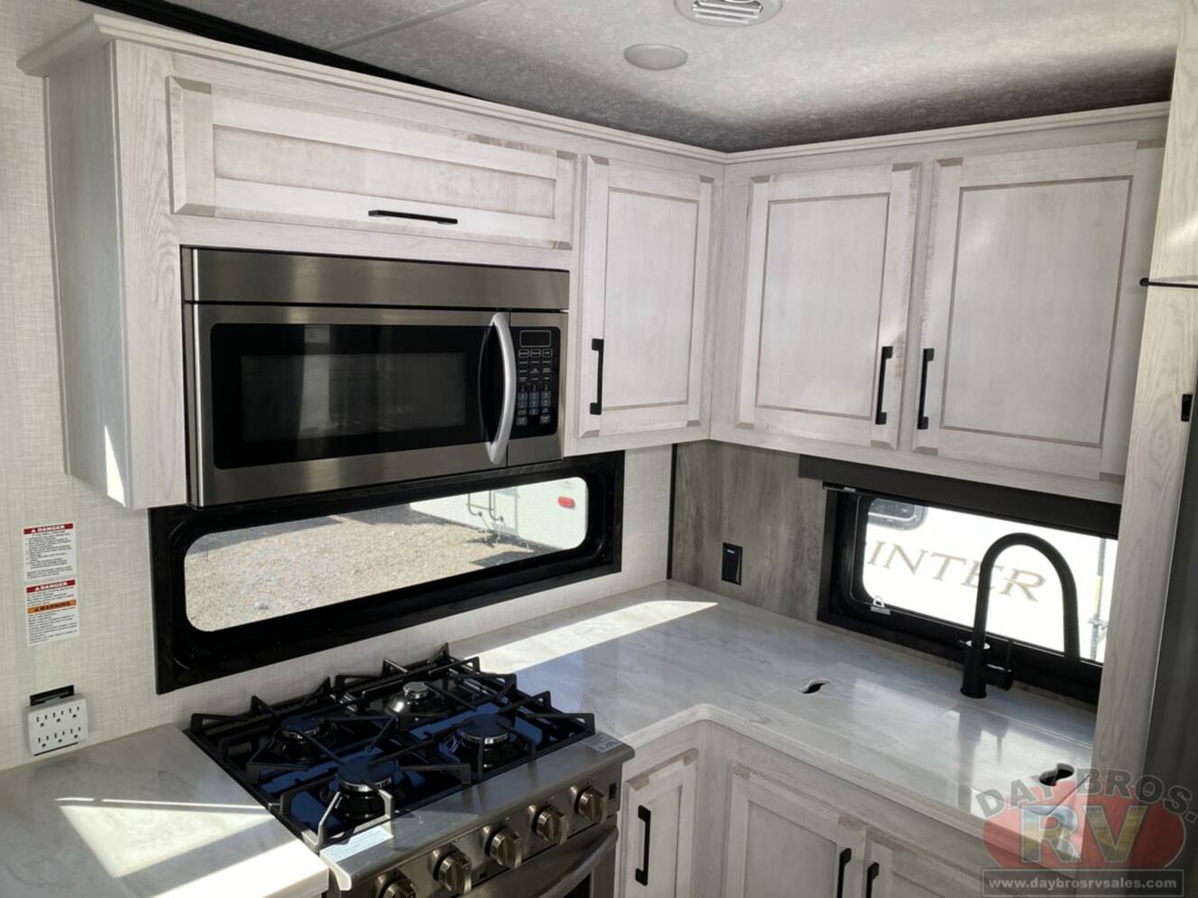 A photo of this 2023 Kz Durango D321RKT