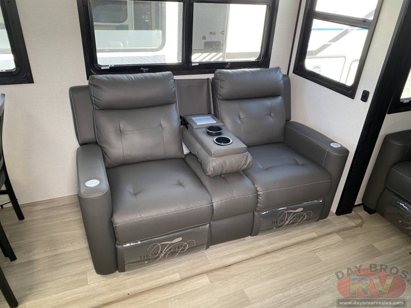 A photo of this 2023 Kz Durango D321RKT
