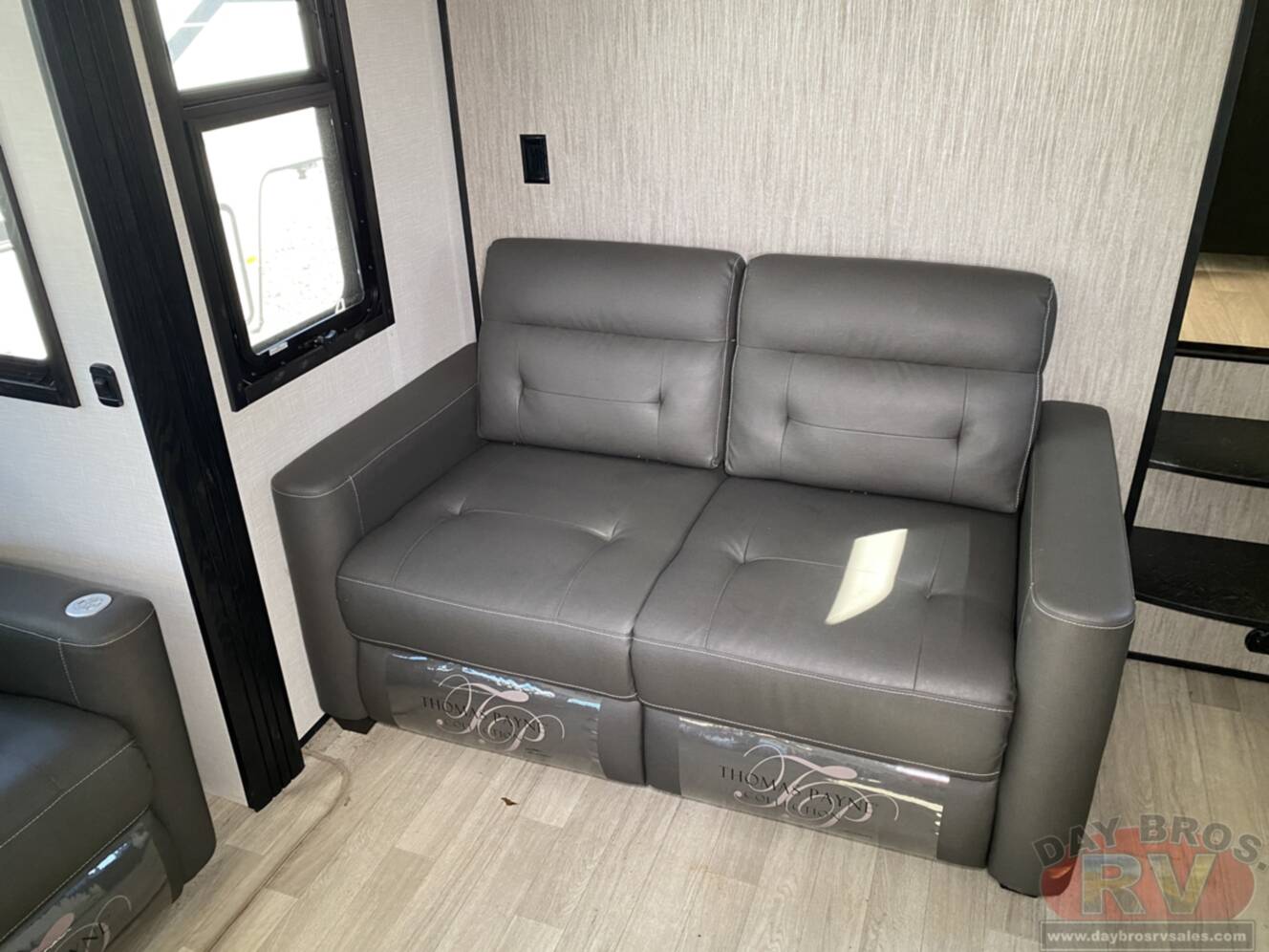 A photo of this 2023 Kz Durango D321RKT