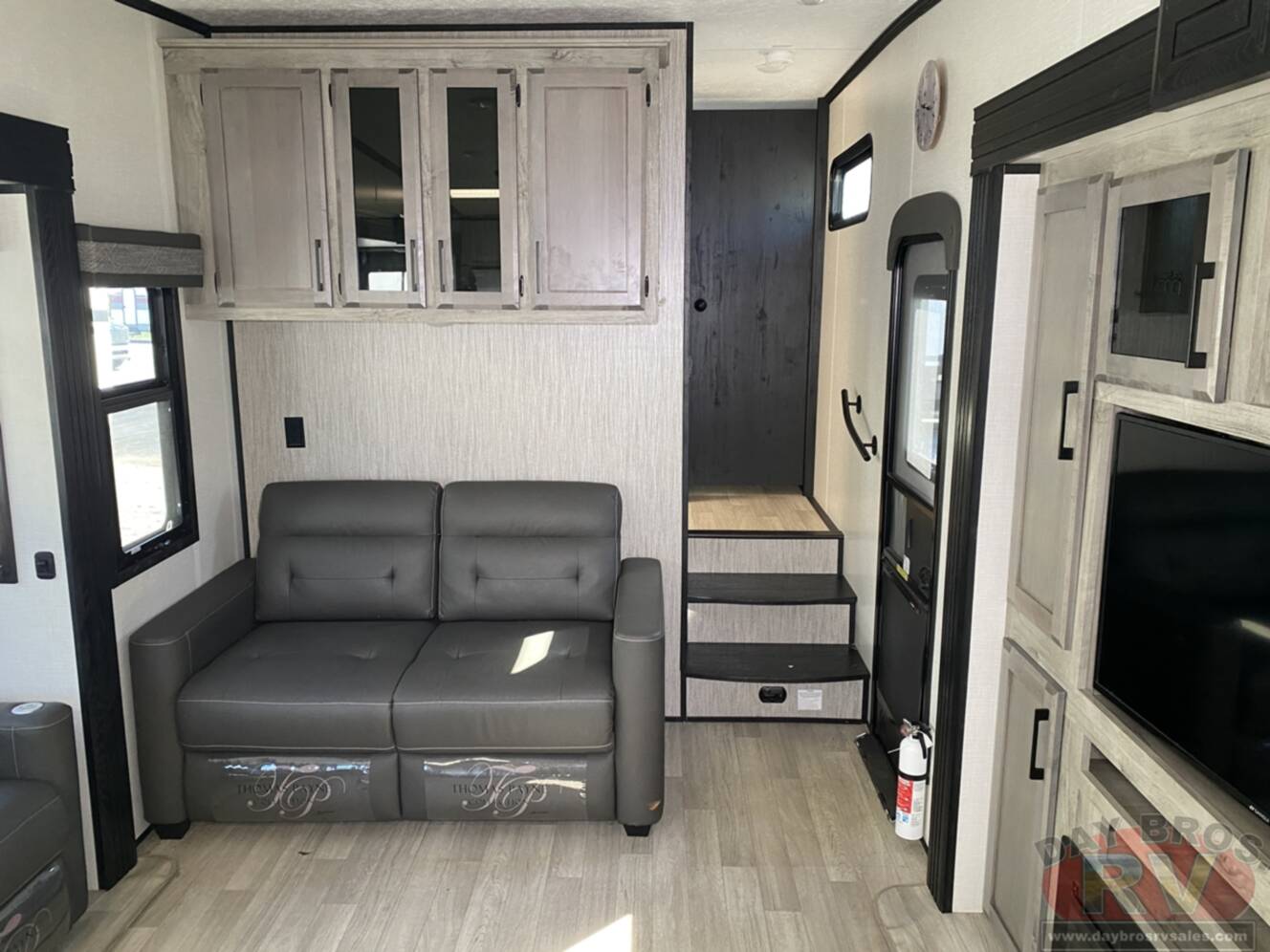 A photo of this 2023 Kz Durango D321RKT