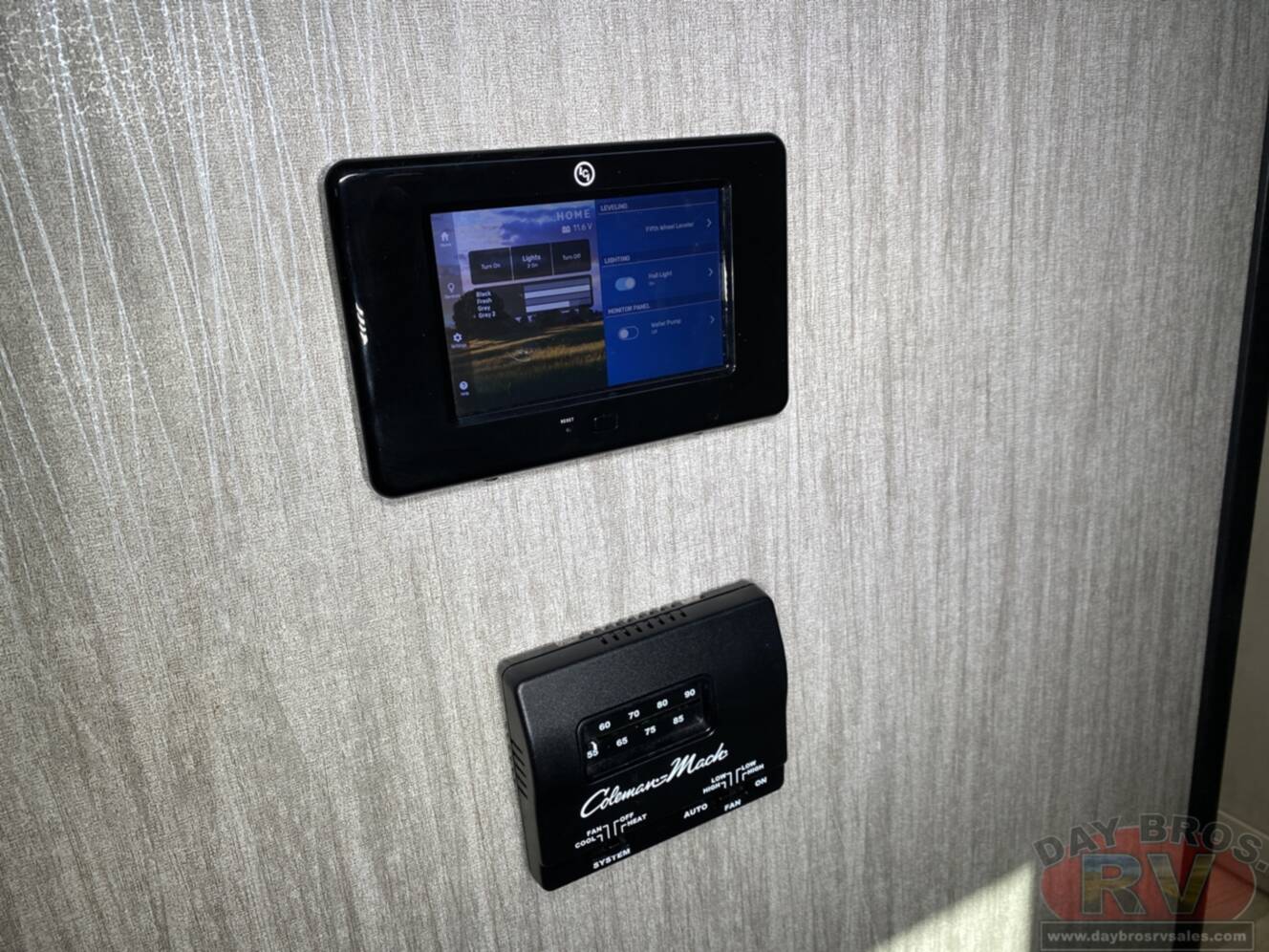 A photo of this 2023 Kz Durango D321RKT