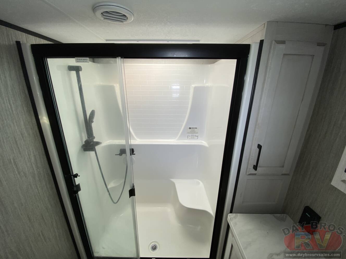 A photo of this 2023 Kz Durango D321RKT
