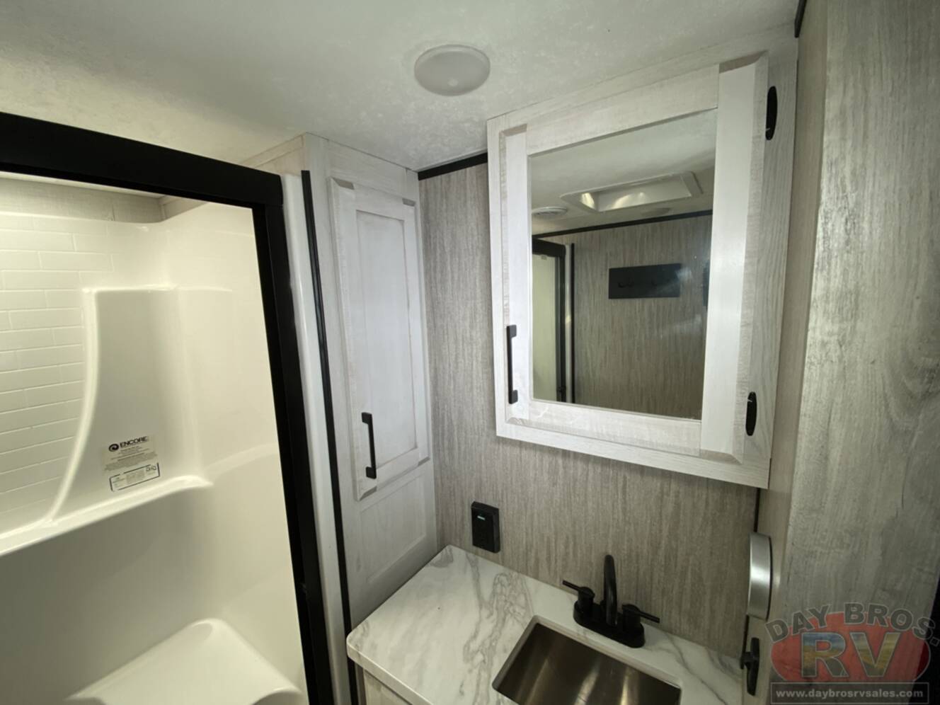 A photo of this 2023 Kz Durango D321RKT