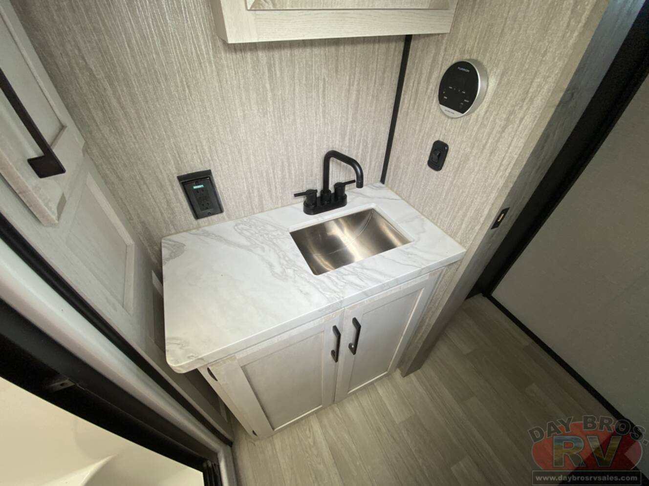 A photo of this 2023 Kz Durango D321RKT