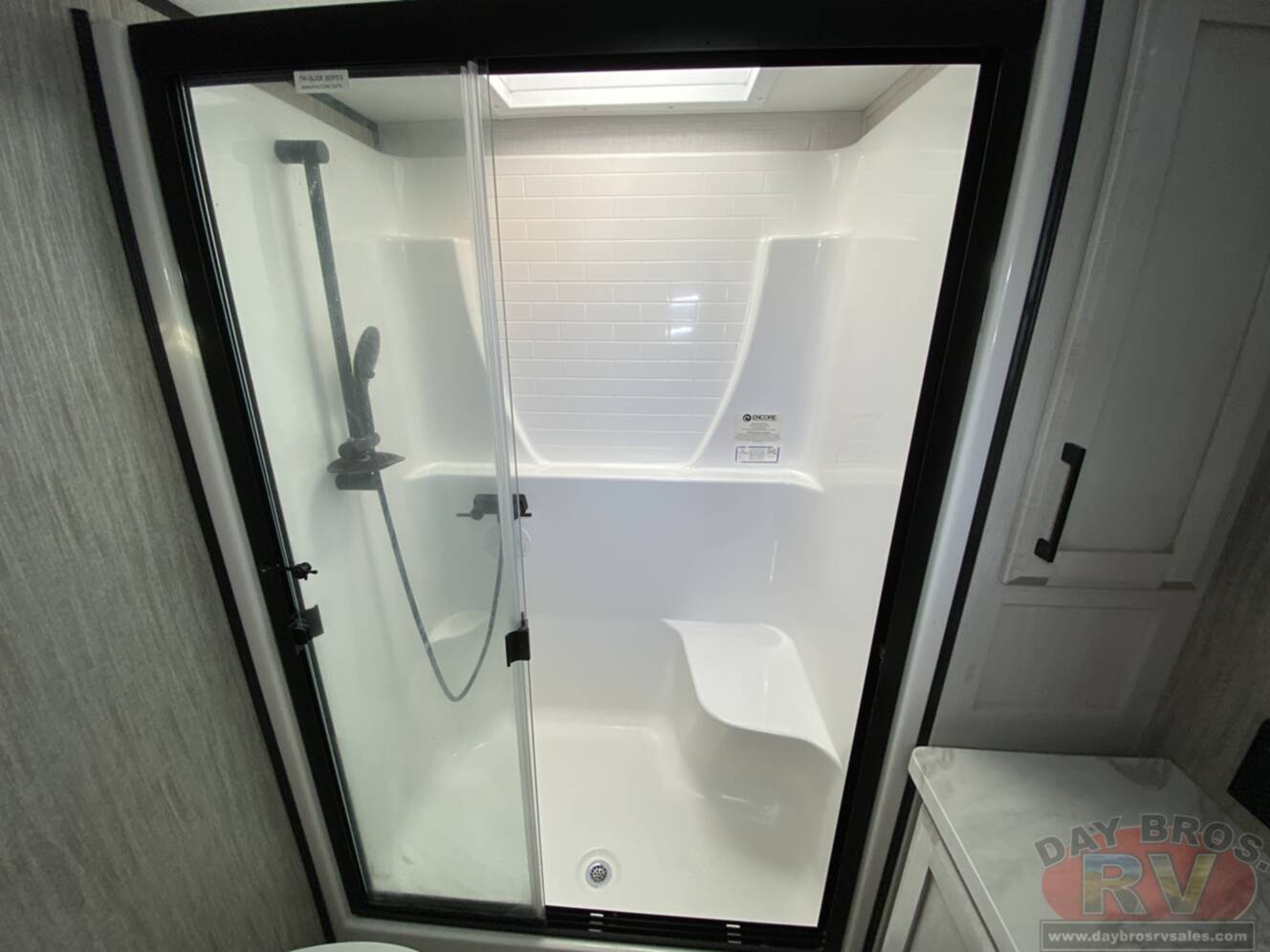 A photo of this 2023 Kz Durango D321RKT