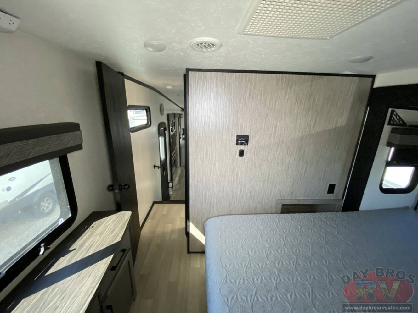 A photo of this 2023 Kz Durango D321RKT