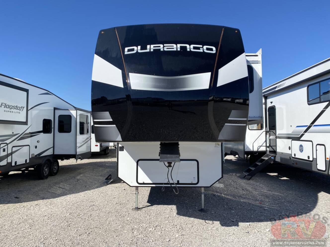 A photo of this 2023 Kz Durango D321RKT