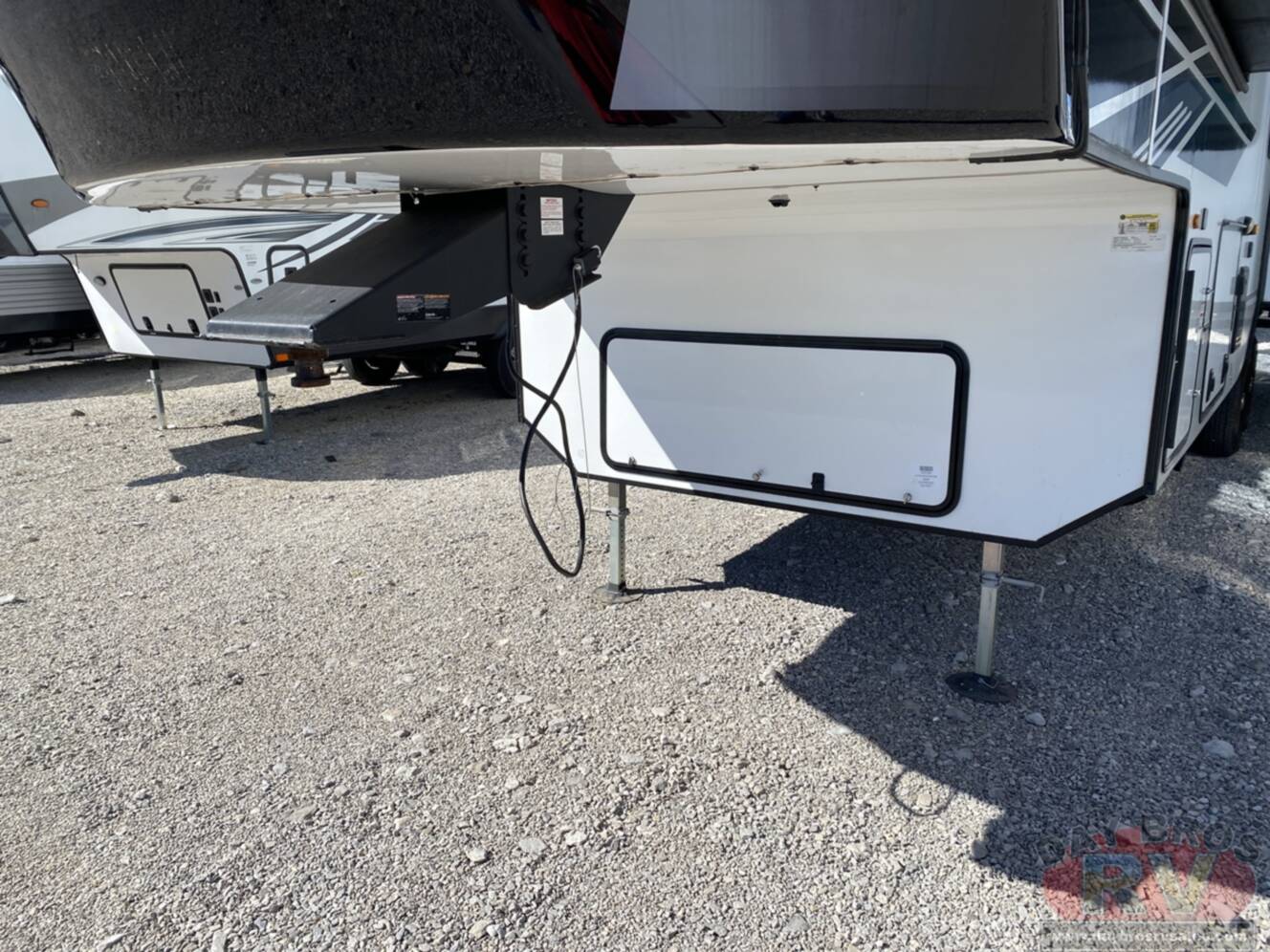 A photo of this 2023 Kz Durango D321RKT