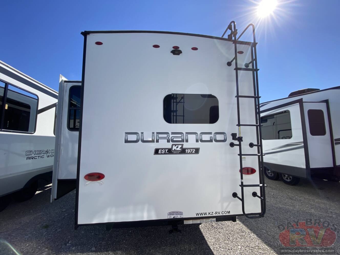 A photo of this 2023 Kz Durango D321RKT
