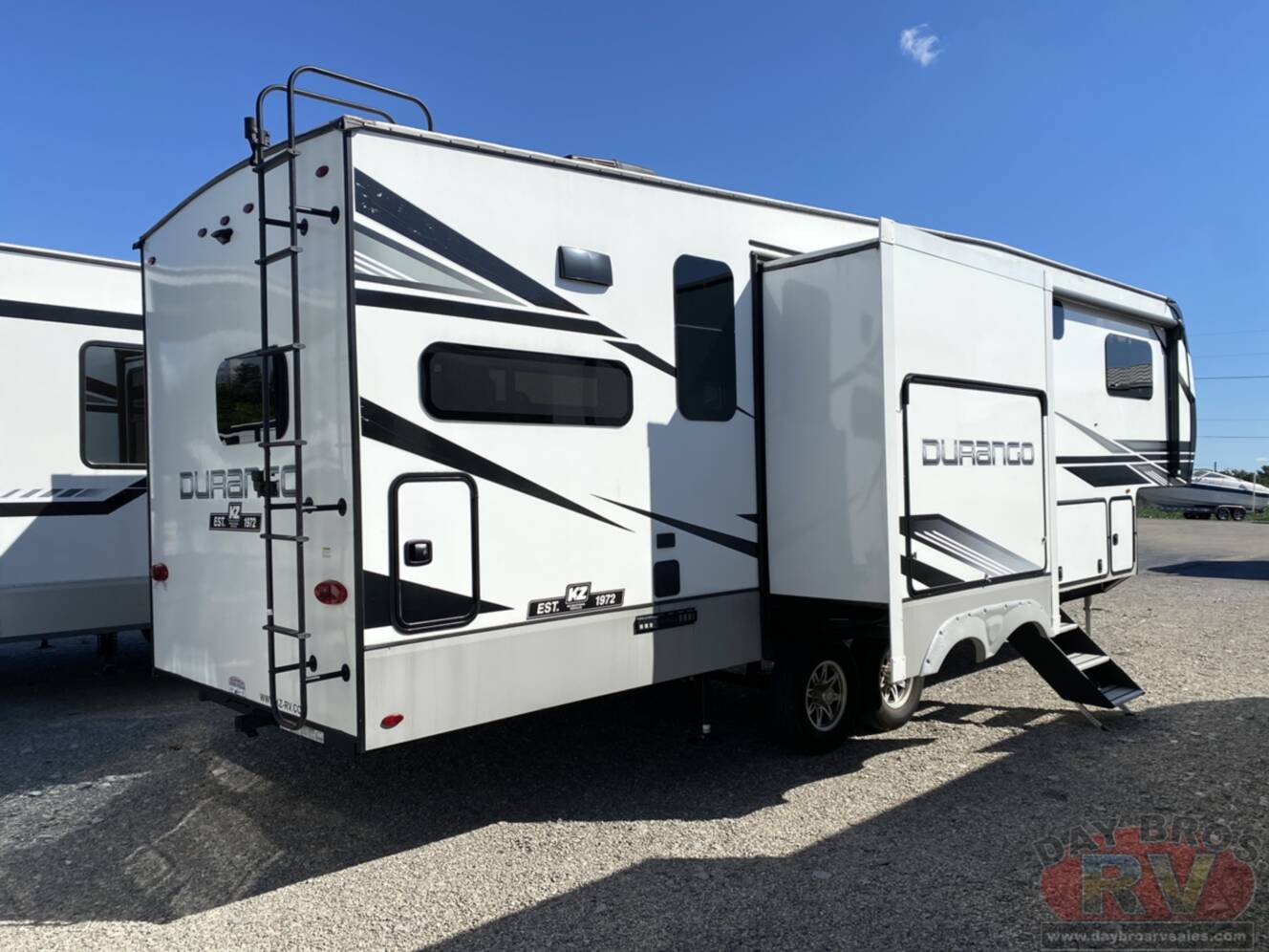 A photo of this 2023 Kz Durango D321RKT