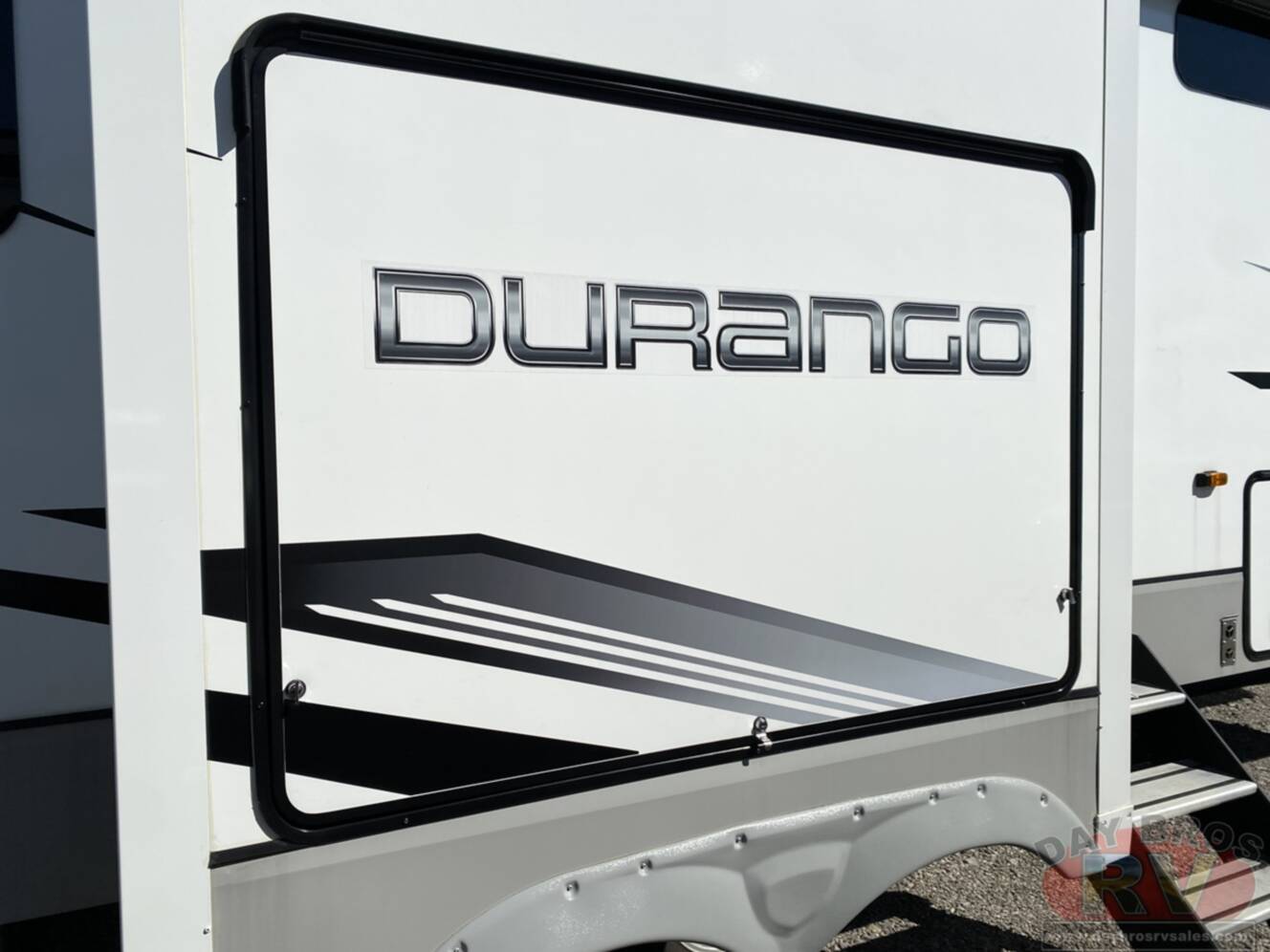 A photo of this 2023 Kz Durango D321RKT