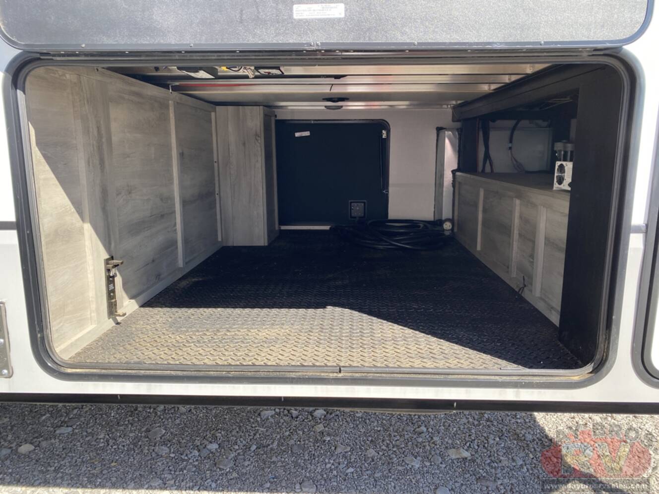 A photo of this 2023 Kz Durango D321RKT